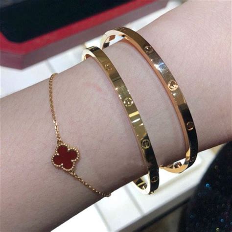 how to put on cartier love bracelet by yourself